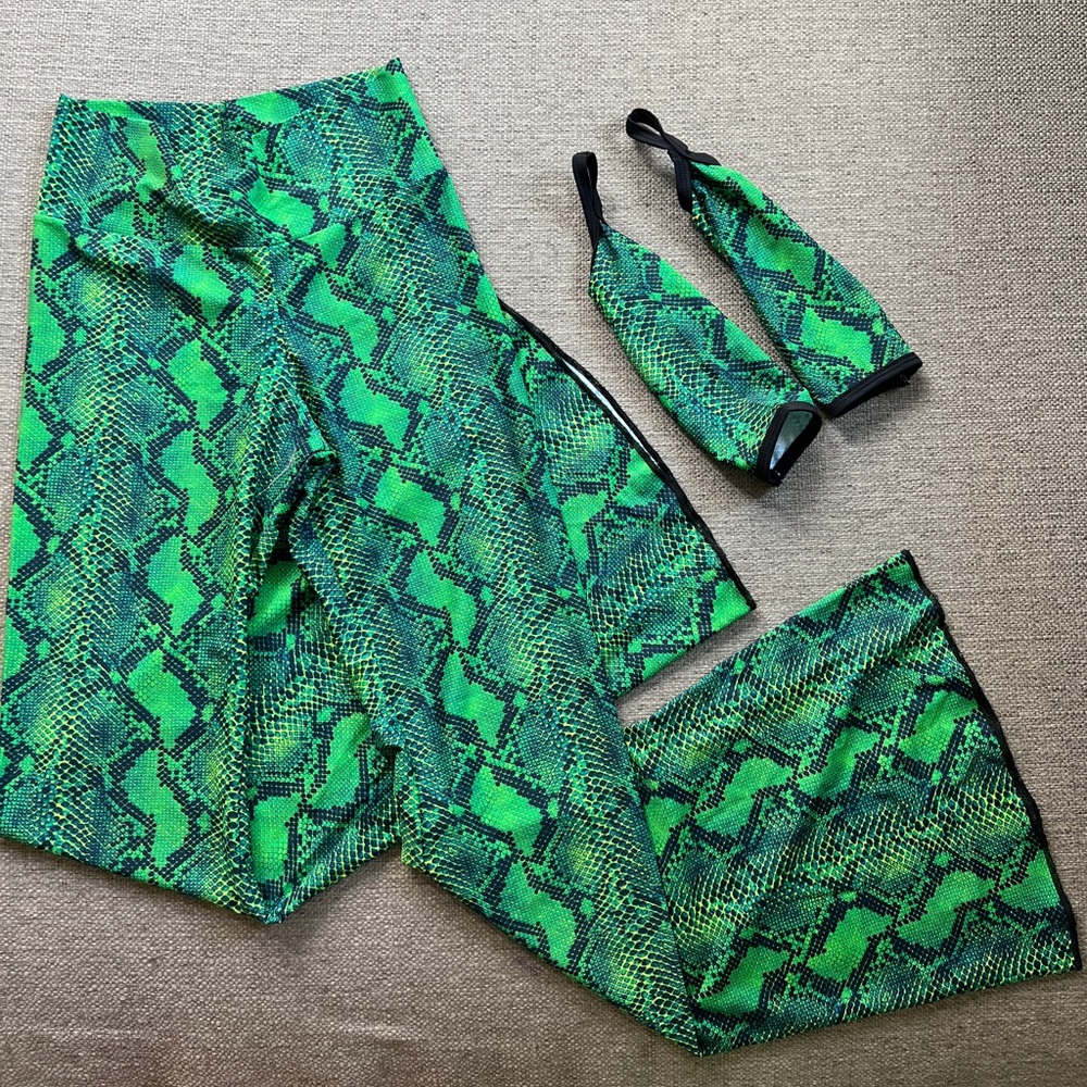 Flare pants & matching gloves - Picture 1 of 3